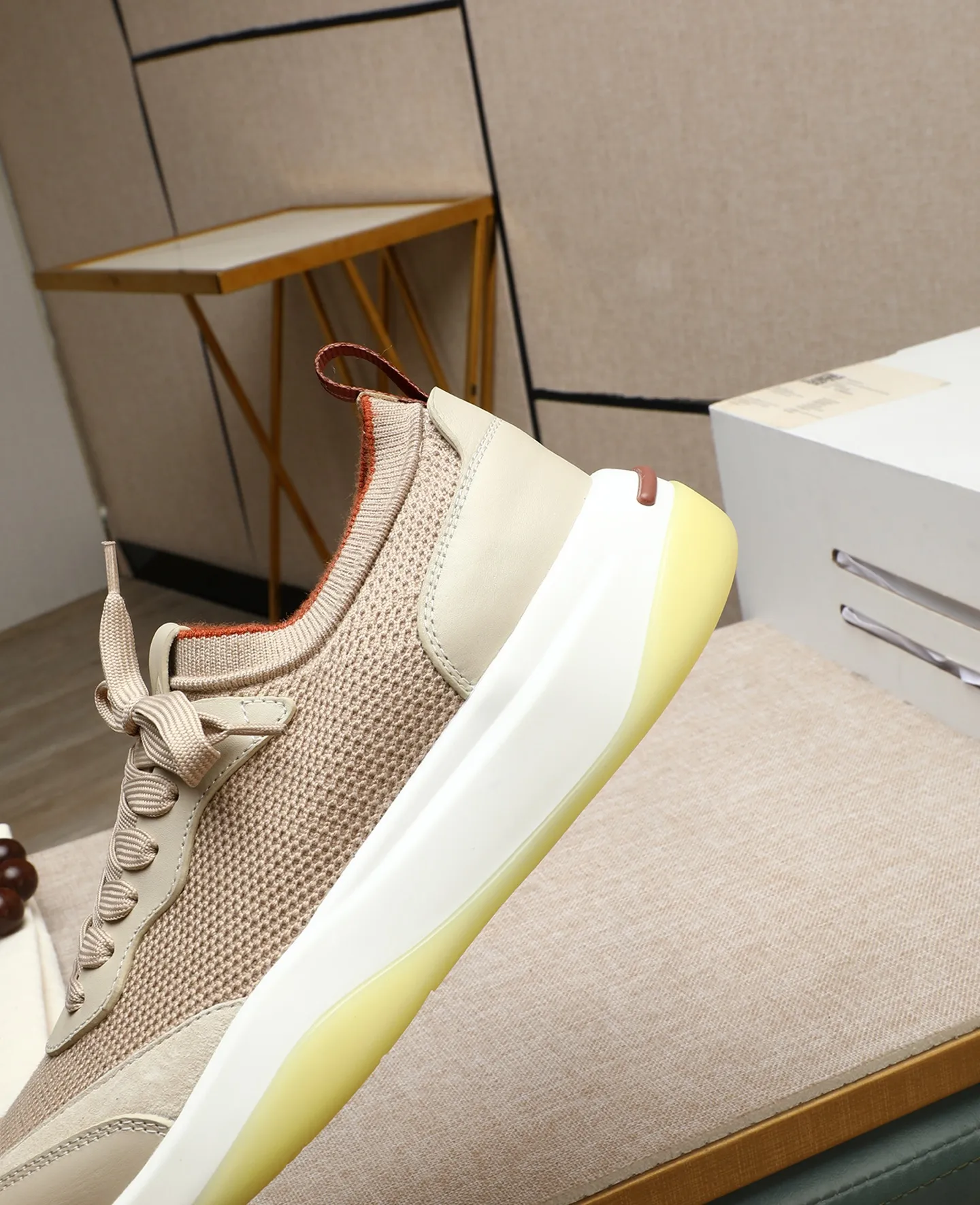 Men's shoes 💰620 🔥𝐥𝐨𝐫𝐨 𝐏𝐢𝐚𝐧𝐚 lp classic loafers, an Italian treasure brand, the only brand that can match Hermès! Only after wearing it do we realize that we can’t live up to our feet. The upper is made of imported first-layer cowhide with breathable fly-knit fabric, water-dyed cowhide foot pads, and the official original glass rubber outsole and pendant. Exclusive original packaging (tag ➕ brand paper ➕ outer box ➕ hand bag) code number: 38-44. Can be customized 45-46